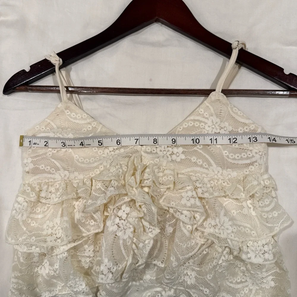 More To Come Elegant Cream Lace Ruffle Top XS NWOT - Picture 4 of 5